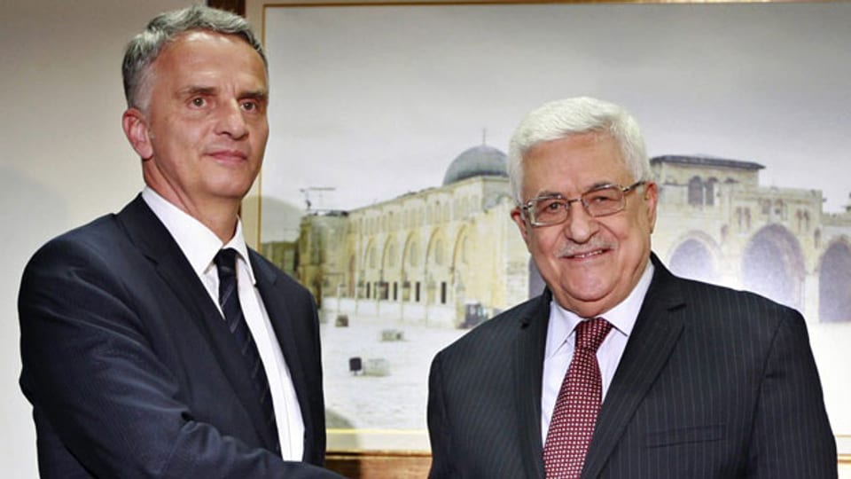 Aussenminister Didier Burkhalter (links) mit Nahmoud Abbas, Präsident von Palästina, am 2. Mai 2013 in Ramallah.