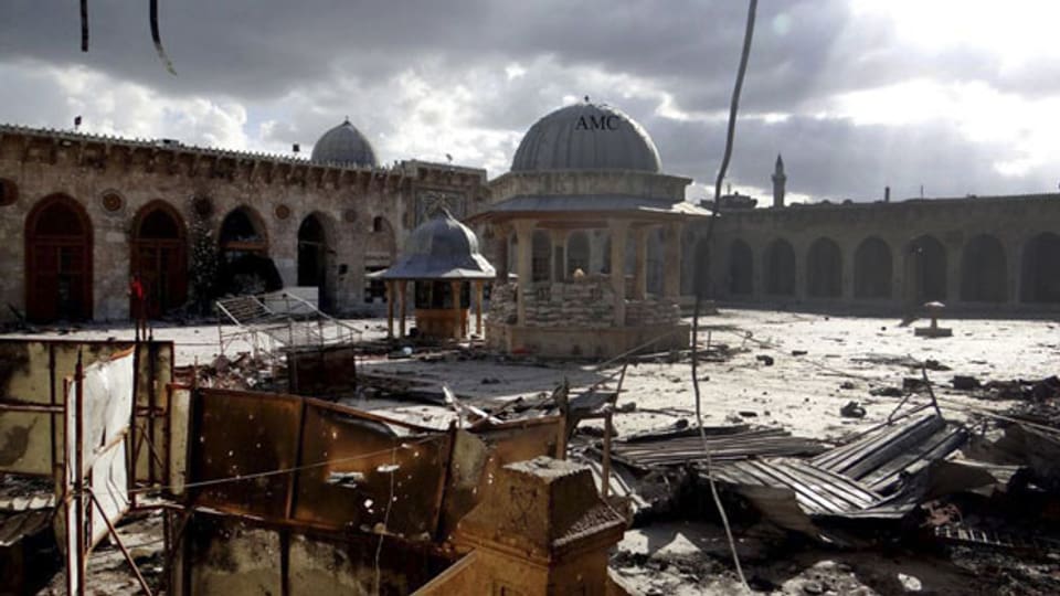 Bild der berühmten aus dem 12. Jahrhundert stammenden Umayyaden-Moschee in Aleppo, die durch Beschuss am 13. Mai 2013 beschädigt wurde.