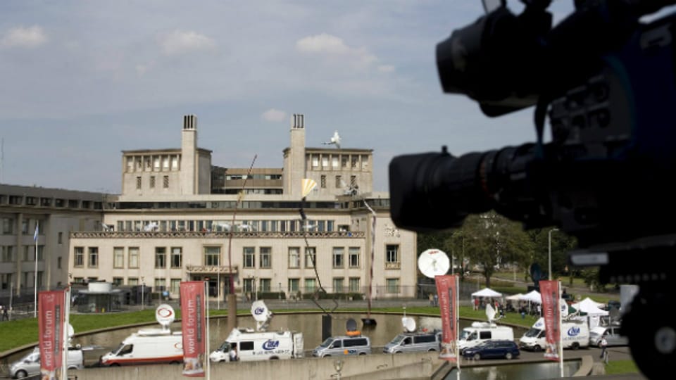Im Zentrum des Medien-Interesses: Kriegsverbrecher-Tribunal in Den Haag.