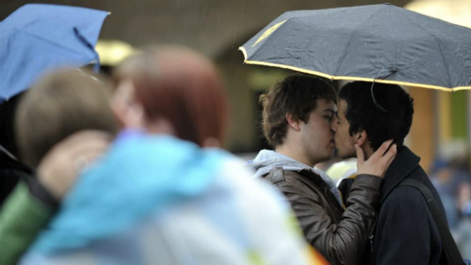 Ein «Kiss-In» gegen Homophobie 2010 in Genf.