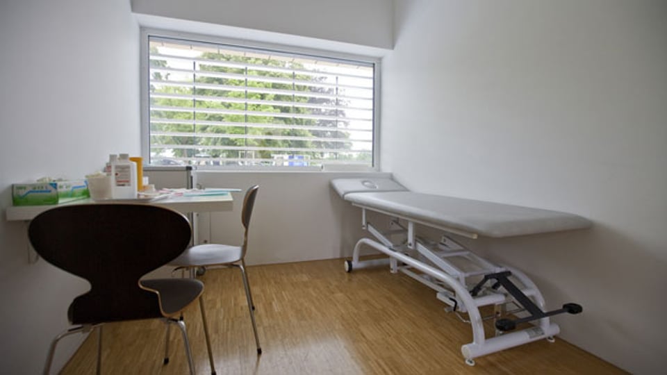 Arztzimmer in der Klinik für Forensische Psychiatrie im Psychiatriezentrum Rheinau im Kanton Zürich.