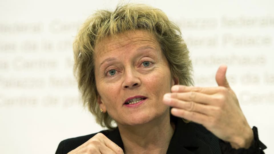 Bundesrätin Eveline Widmer-Schlumpf an einer Pressekonferenz