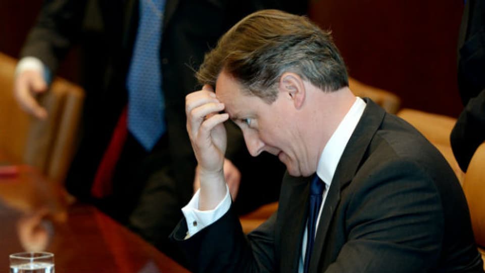 In der Zwickmühle: Die Kritik aus den eigenen Reihen bereitet Cameron zunehmend Kopfschmerzen.