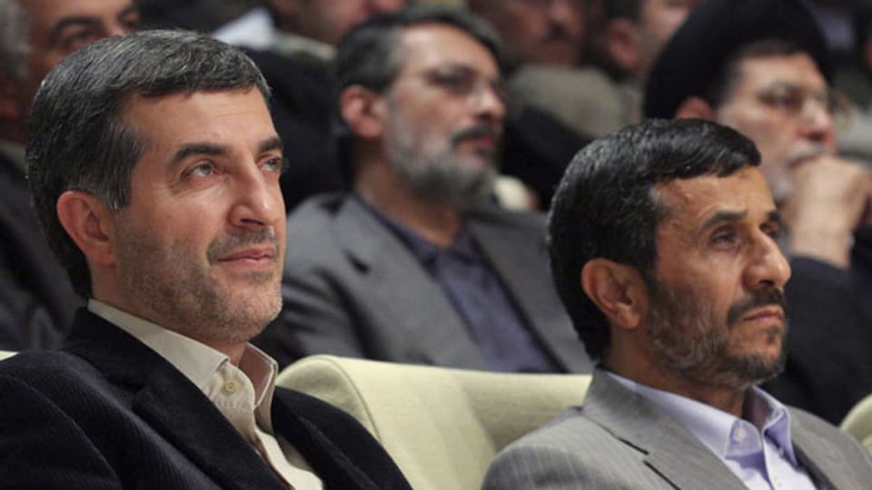 Irans Präsident Mahmoud Ahmadinejad , rechts, und erster Vizepräsident Rahim Mashaïe.