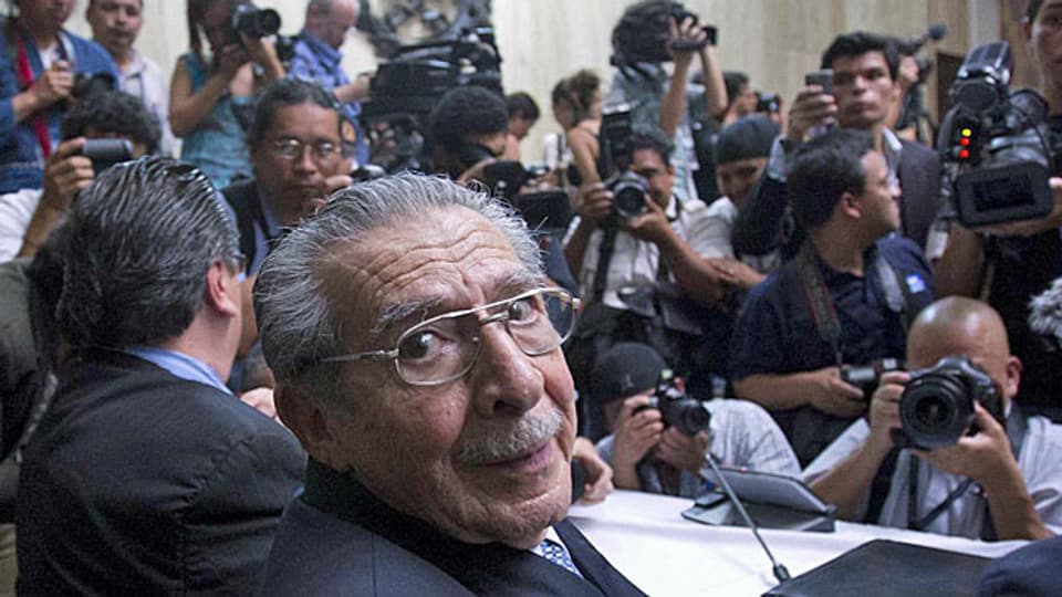 Der guatemaltekische Ex-Diktator Rios Montt wartet am 10. Mai 2013 auf ein Hearing vor Gericht.