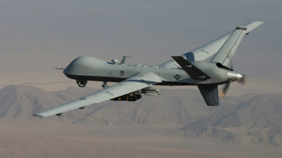 Eine US-amerikanische Drohne in der Luft über Afghanistan.
