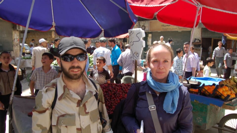 Petra Ramsauer auf dem Markt in Aleppo (rechts): Früchte und Gemüse kosten bis zu viermal mehr.