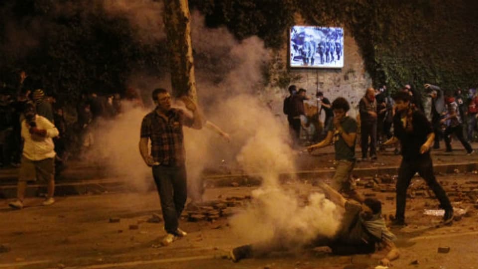 Tränengas gegen Demonstranten im Stadtteil Besiktas in Istanbul.