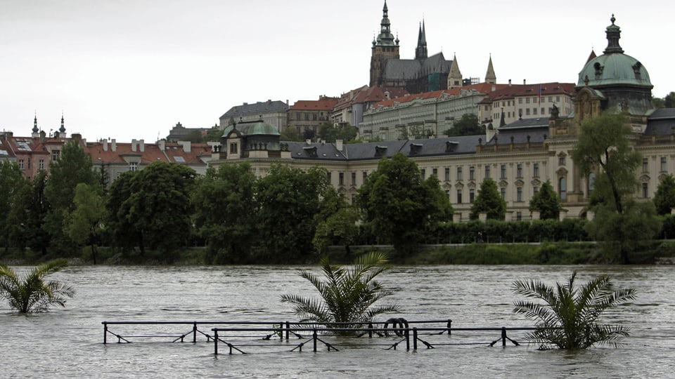 Die Moldau in Prag am 2. Juni - nach tagelangen starken Regenfällen.