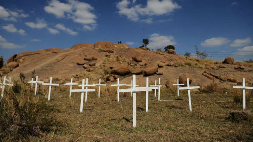 Kreuze für die getöteten 34 Minen-Arbeiter beim Streik 2012.