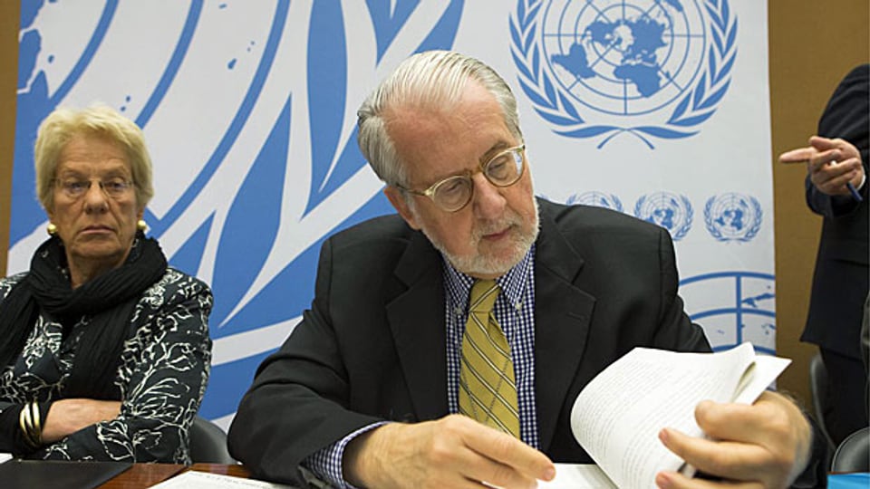 Die Schweizerin Carla del Ponte und der Brasilianer Paulo Pinheiro präsentieren den neuesten Bericht der UNO-Sonderkommission zu Syrien, am 3. Juni in Genf.
