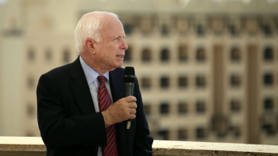 US-Senator John McCain verlangt den Einsatz von Kampfjets in Syrien.