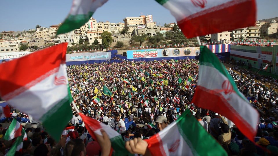 Die Hisbollah im Libanon feiert den Besuch des iranischen Präsidenten Mahmoud Ahmadinjad während seiner Rede im Süden libanesischen Stadt Bint Jbeil.