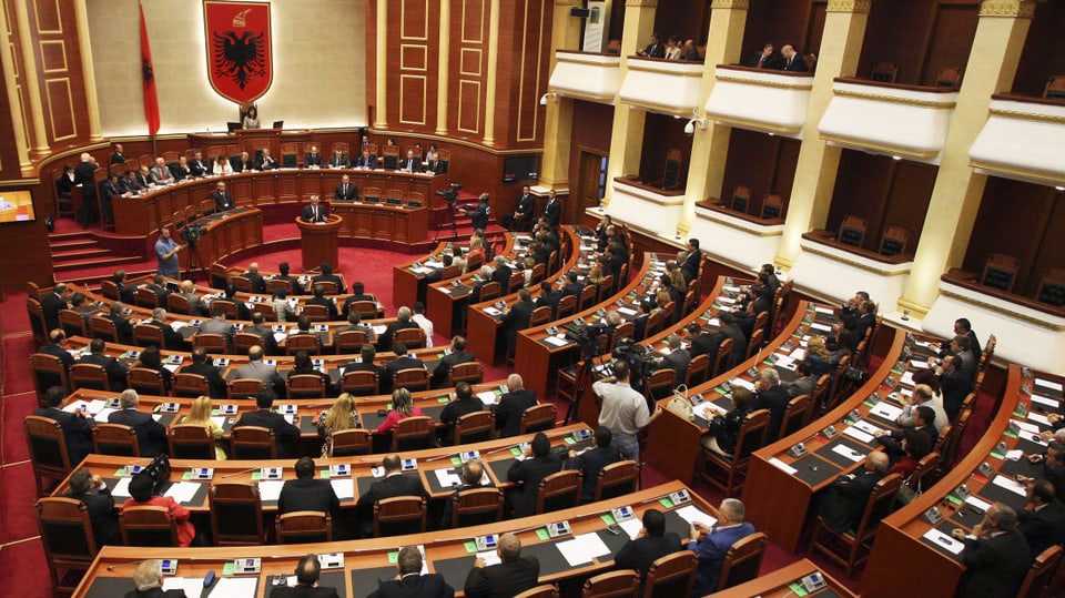 Das albanische Parlament in Tirana.