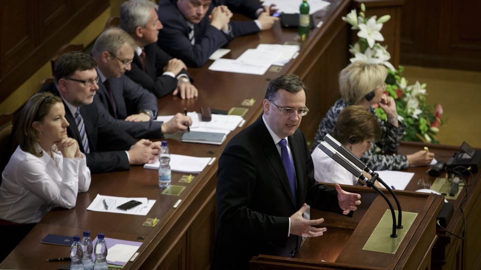 Der tschechische Ministerpräsident Petr Necas bei  einer Rede an die Abgeordneten im tschechischen Abgeordnetenhaus in Prag im Juni 2013.
