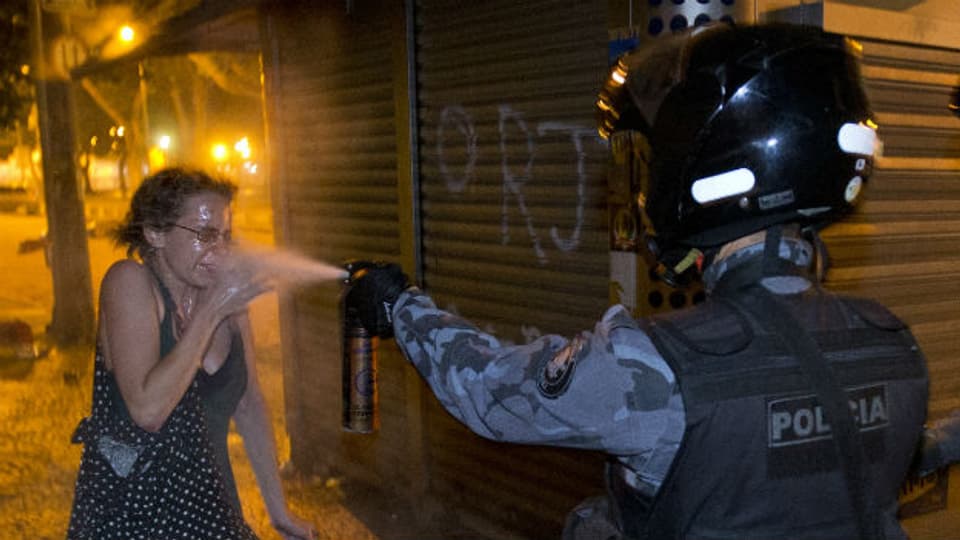 Rio de Janeiro: Polizei geht gegen Demonstranten vor