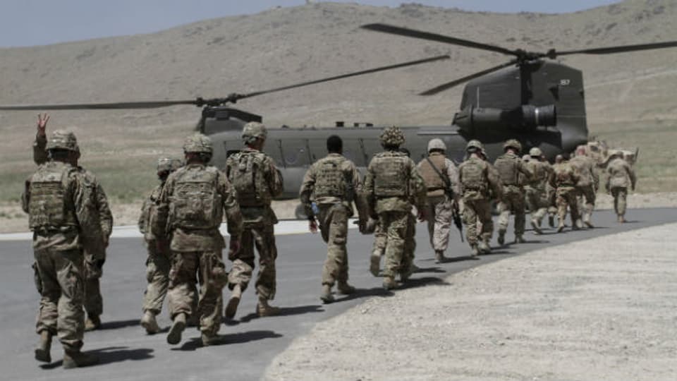 Nato-Soldaten verlassen Afghanistan.