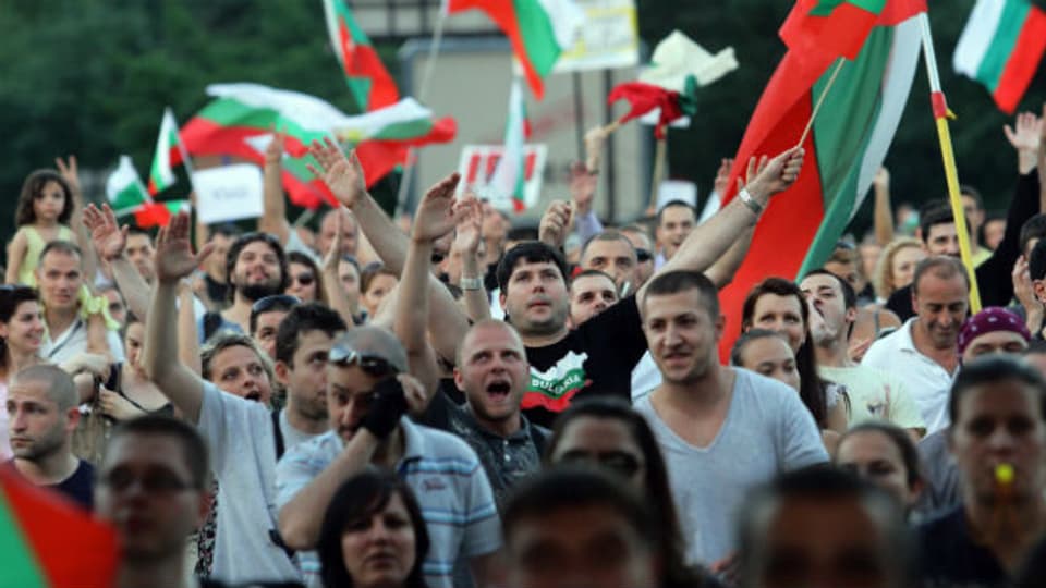 Verärgerte Bulgaren gehen auf die Strasse.