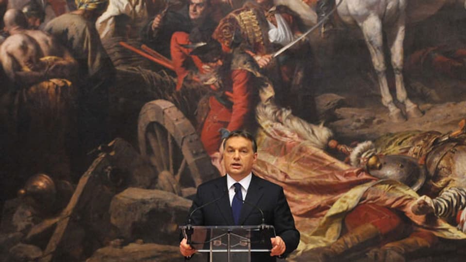 Der ungarische Regierungschef Viktor Orban ändert die Verfassung zu seinen Gunsten.