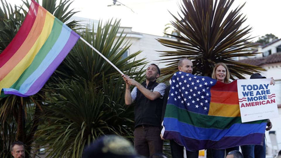 Unterstützer der gleichgeschlechtlichen Ehe feiern nach dem Urteil des US Supreme Court in San Francisco, Kalifornien, USA, am 26. Juni 2013.