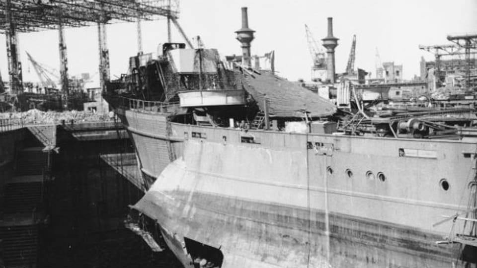 Zerstörung im Hamburger Hafen, Juli 1943.