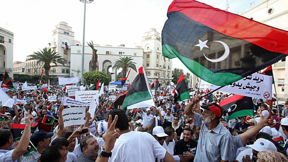 Volksproteste gegen die anhaltende Militärpräsenz auf den Strassen der libyschen Hauptstadt Tripoli, am 7. Juli 2013.