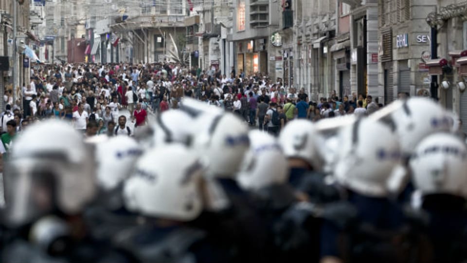Auch in Istanbul treibt die Wut auf die Reigerung die Menschen auf die Strassen.