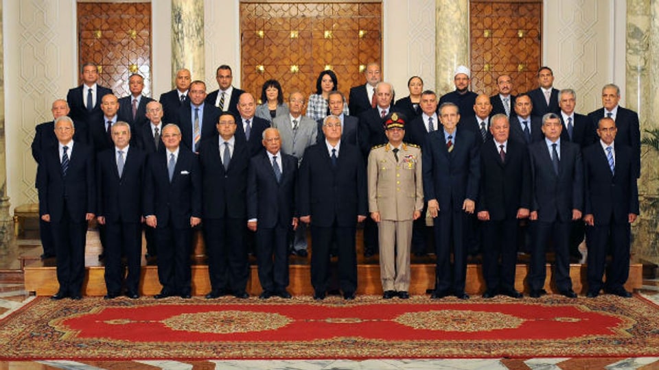 Die ägyptische Regierung mit Technokraten, Armee-Beteiligung, aber ohne Islamisten.