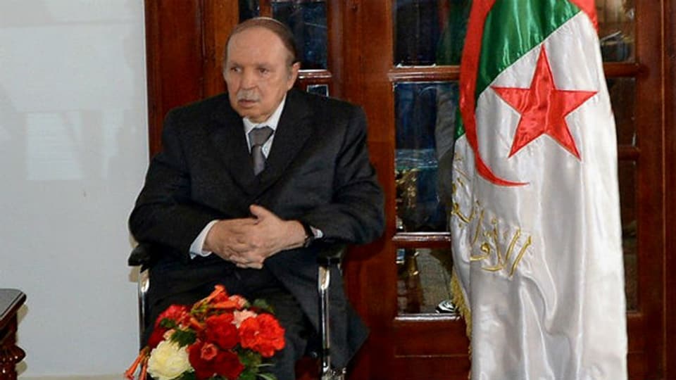 Präsident Bouteflika wurde nach einem Schlaganfall in Paris behandelt.