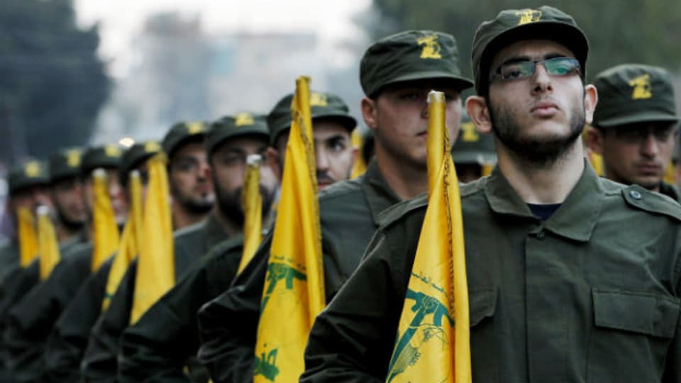 Hisbollahkämpfer bei einer Parade.