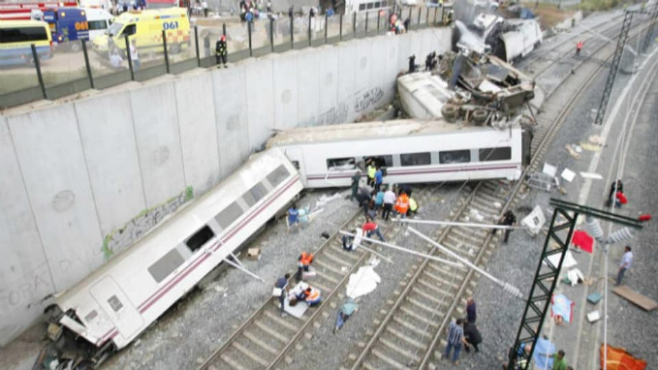 Beim Zugunglück im Nordwesten Spaniens kommen dutzende Menschen ums Leben.