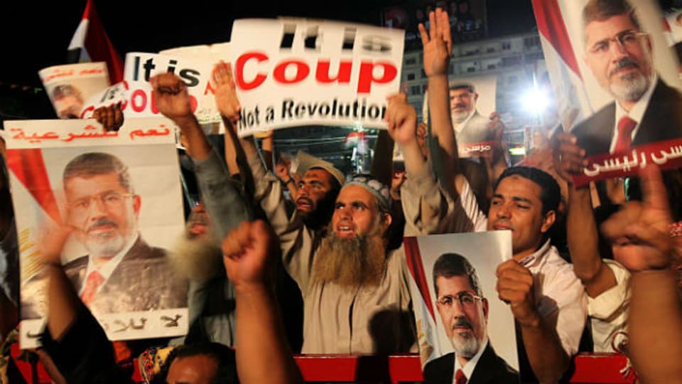 Mursi-Anhänger haben eine Marsch auf Kairos Armee-Zentrale abgebrochen.
