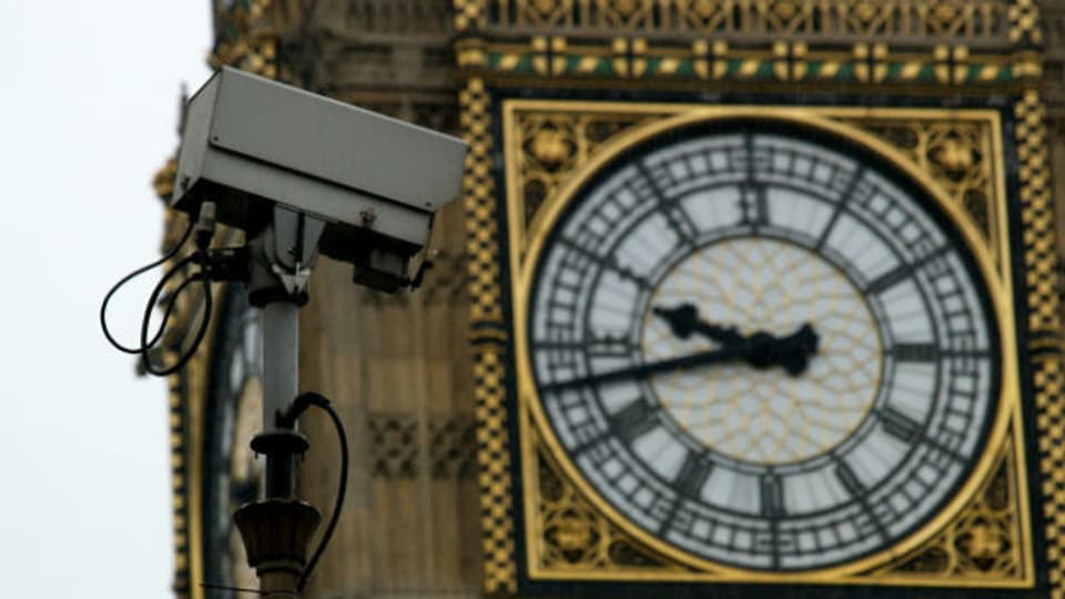 Überwachungskamera vor dem Big Ben in London.