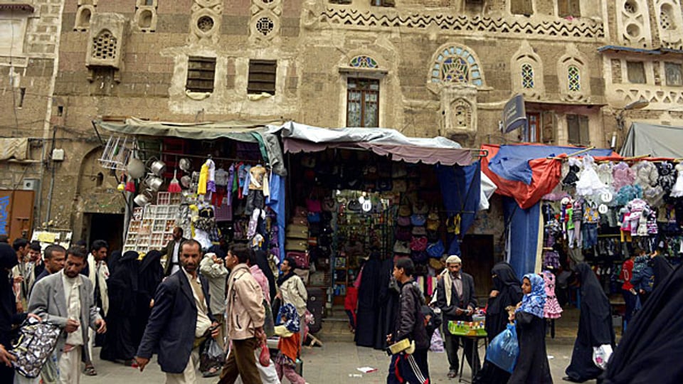Strasse in der jemenitischen Hauptstadt Sanaa. Die USA fürchten Terroranschläge auf ihr BürgerInnen in Jemen.