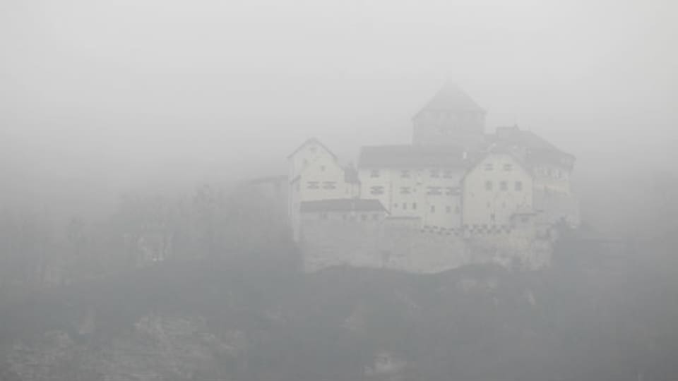 Nebel über dem Schloss Vaduz