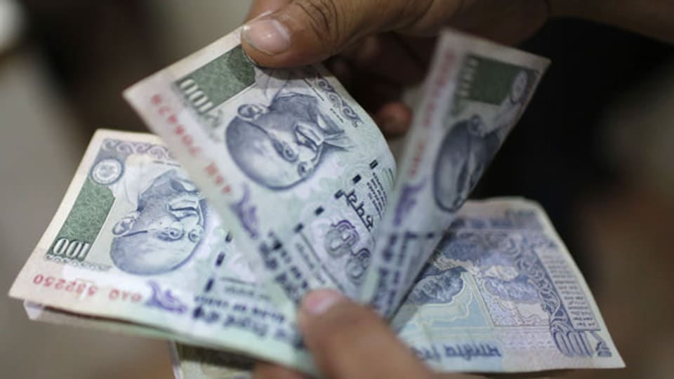 Mahatma Gandhi ist zwar auf die Rupie gedruckt, aber seine Stärke fehlt dem indischen Geld.