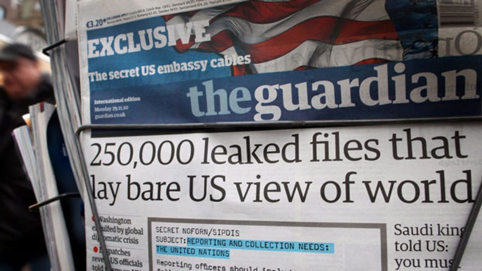 Ausgabe der britischen Tageszeitung «The Guardian» an einem Kiosk. Die britischen Behörden zwangen die Zeitung, das von Edward Snowden zugespielte Material zu zerstören.