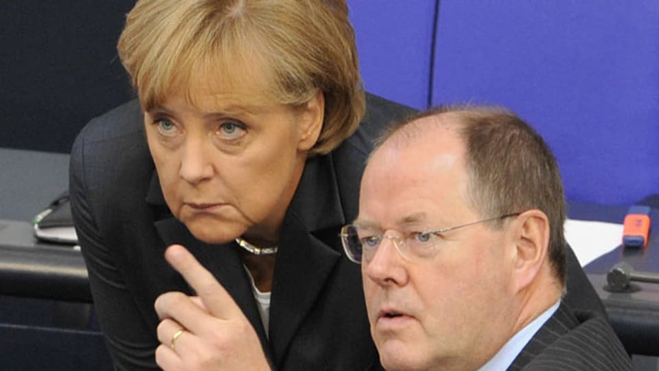 - Bundeskanzlerin Angela Merkel, links, und Bundesfinanzminister Peer Steinbrück. Archivbild.