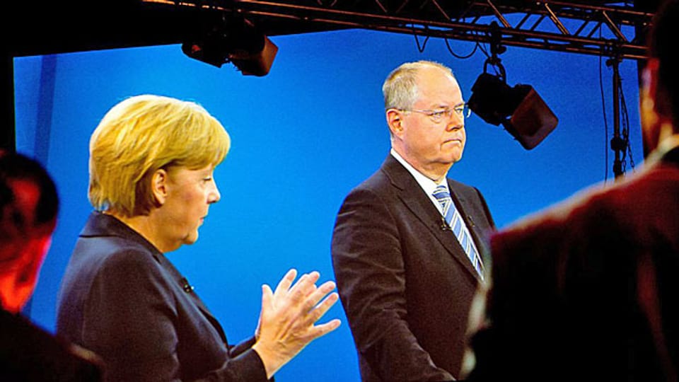 Die deutsche Bundeskanzlerin Merkel und ihr Herausforderer Steinbrück in der TV-Debatte am Sonntagabend.