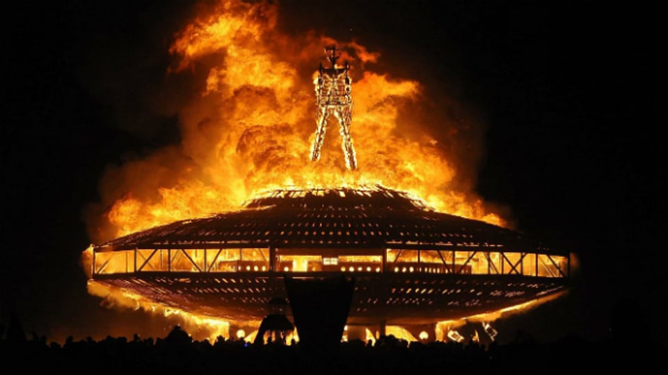 der «Burning Man», das Wahrzeichen des Festivals in Flammen.