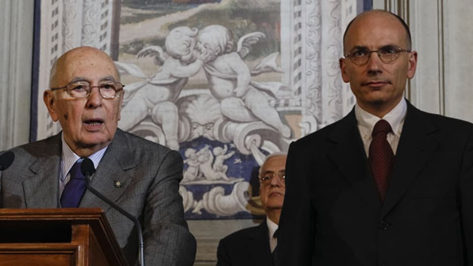 Der italienische Premier Enrico Letta, rechts, und der italienische Präsident Giorgio Napolitano im Präsidentenpalast Quirinale in Rom am 27. April 2013.