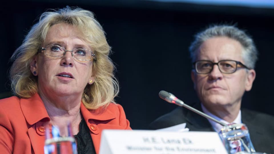 Lena Ek (links), schwedische Ministerin für Umwelt, und der Schweizer Professor Thomas Stocker, Mitautor IPCC-Arbeitsgruppe während der Medienkonferenz des Intergovernmental Panel on Climate Change (IPCC) in Stockholm, Schweden, am 23. September 2013.