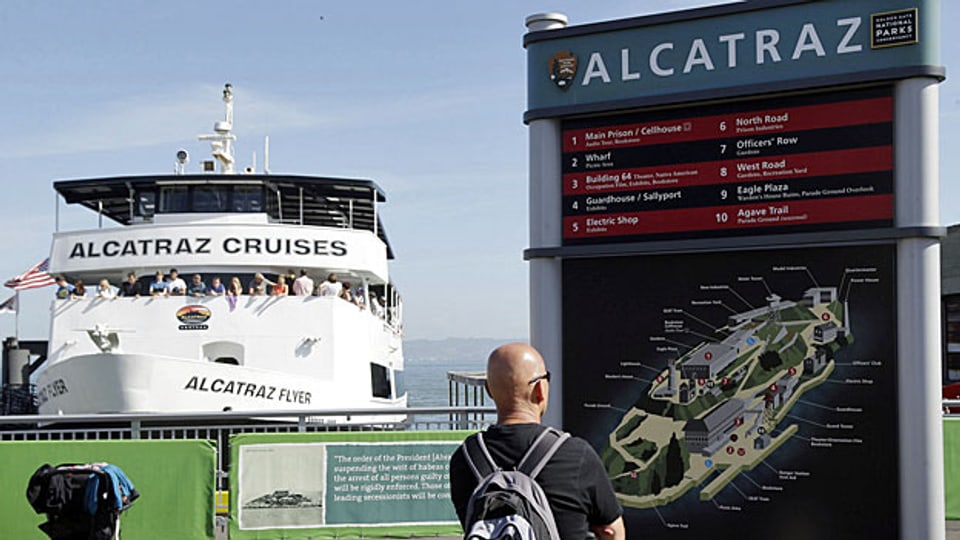 Hier legen die Ausflugsschiffe zur Insel Alcatraz an;  zur Zeiten bieter das Tourismusunternehmen nur Rundfahrten um die Insel an.