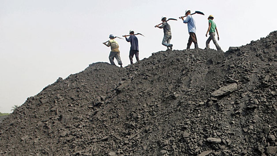 In vielen Unternehmen im indischen Bundesstaat Orissa arbeiten die Menschen als Sklaven. Bild: Arbeiter einer Kohlenmine in Dera.