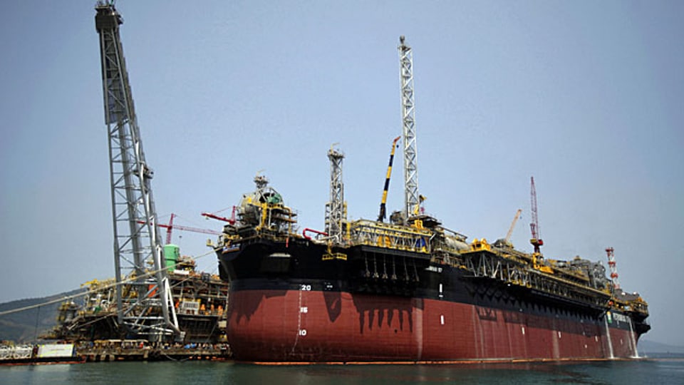 Eine Petrobras-Ölplattform. Das riesige Ölfeld vor der brasilianischen Küste, das am Montag versteigert wird, soll acht bis zwölf Milliarden Fass Öl bringen.