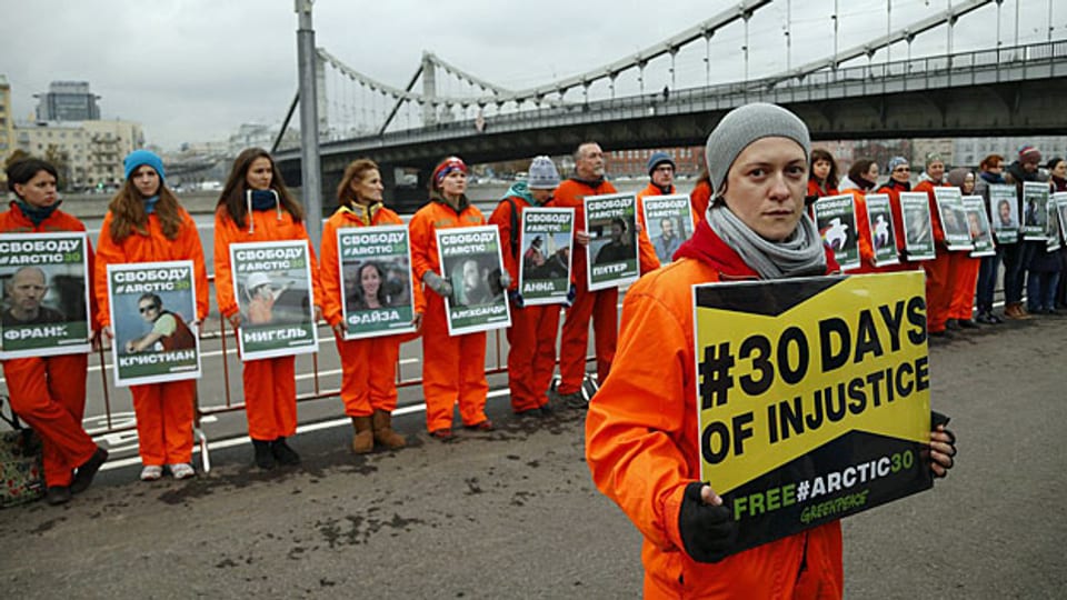 Protestkundgebung russischer Greenpeace-Mitglieder, am 18. Oktober in Moskau.