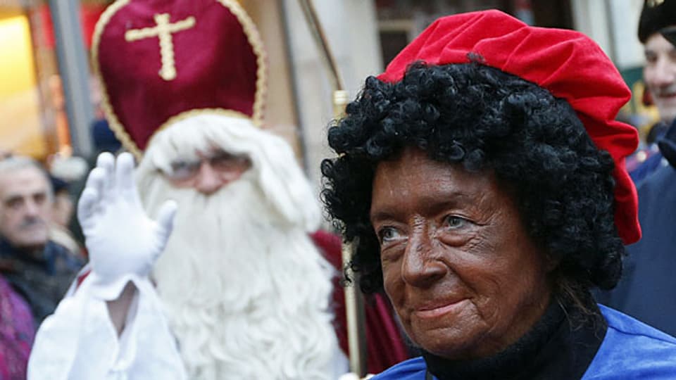 In den Niederlanden begleitet der «Zwarte Piet», der schwarze Peter, den Nikolaus.