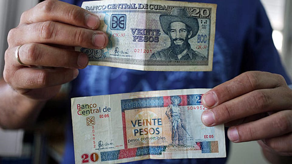 Zwei unterschiedliche 20-Peso-Noten: Oben in Peso cubano und unten in Peso convertible.