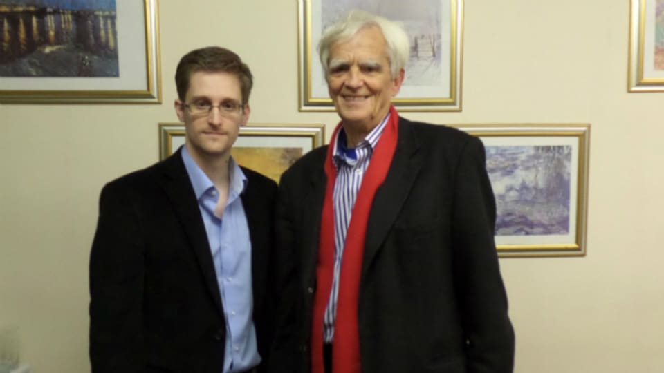 Der Grüne Bundestagsabgeordnete Hans-Christian Ströbele traf Edward Snowden in Moskau.