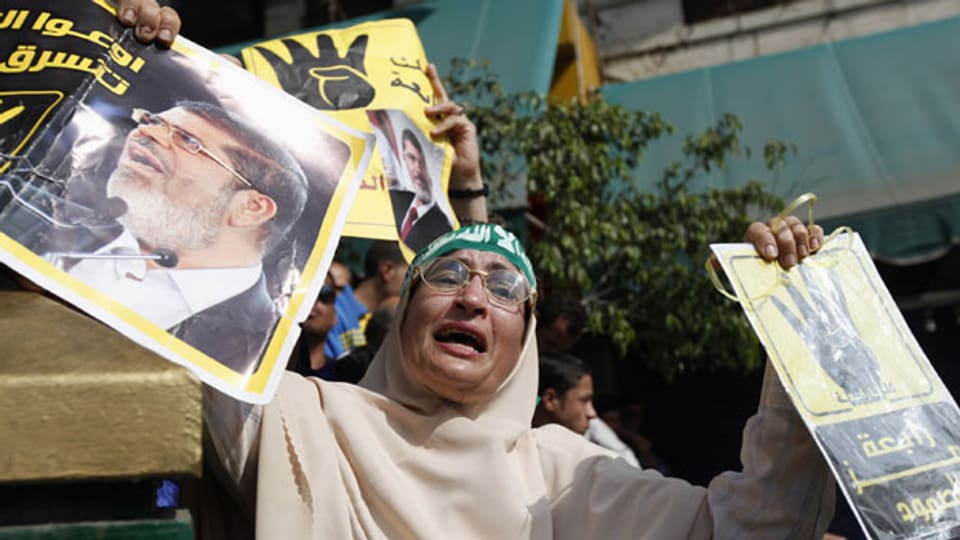  Eine Anhängerin des gestürzten ägyptischen Präsidenten Mohamed Mursi weint, Kairo, am 4. November 2013.